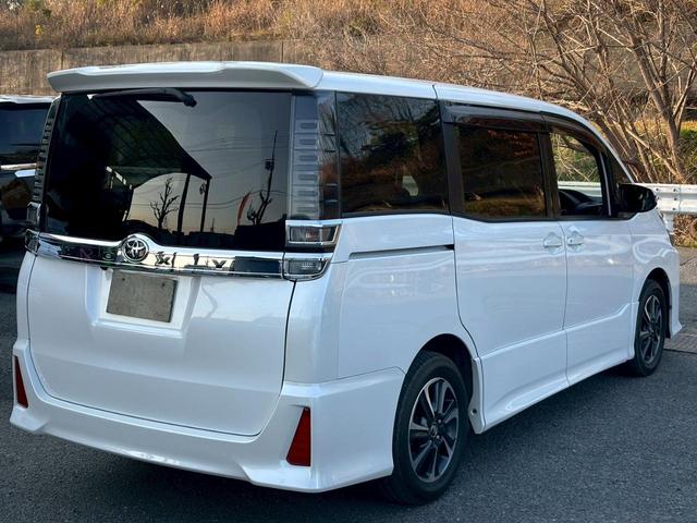 TOYOTA VOXY ZS