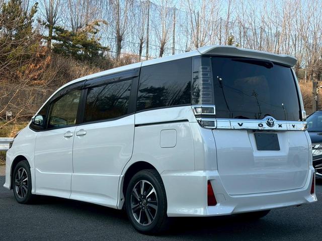 TOYOTA VOXY ZS