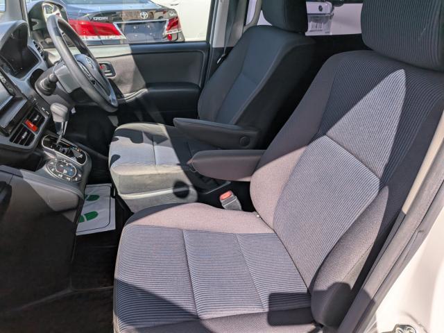 TOYOTA VOXY X