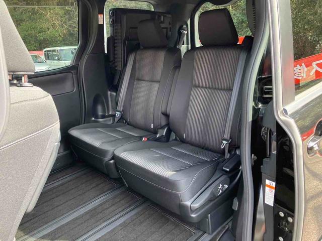 TOYOTA VOXY ZS