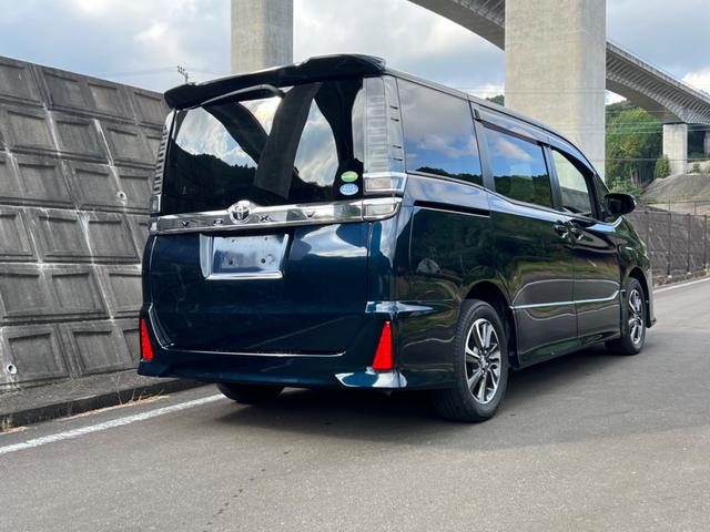 TOYOTA VOXY ZS