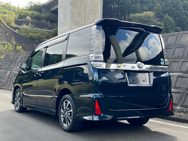 TOYOTA VOXY ZS