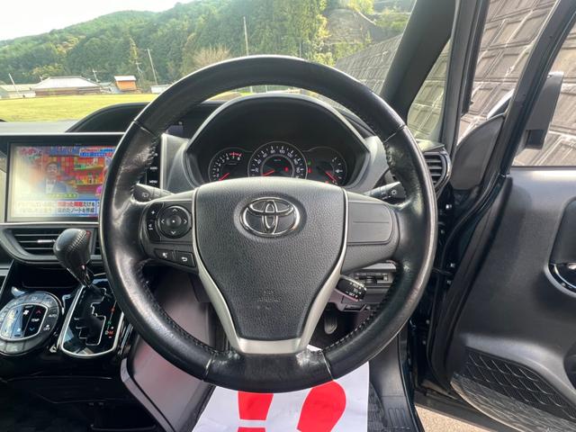 TOYOTA VOXY ZS