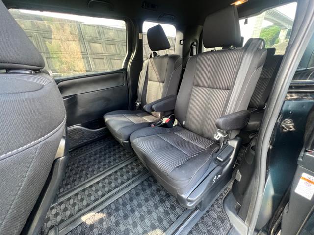 TOYOTA VOXY ZS