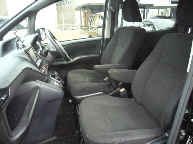 TOYOTA VOXY HYBRID V