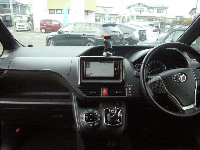 TOYOTA VOXY HYBRID V